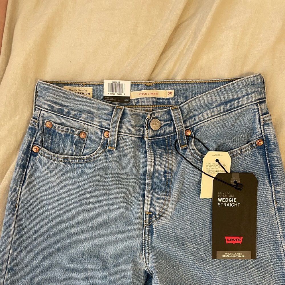 NWT Levi’s wedgie straight jeans size 25 - Picture 2 of 3